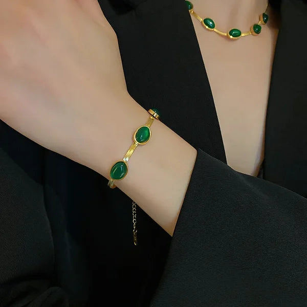 Emerald necklace earrings bracelet