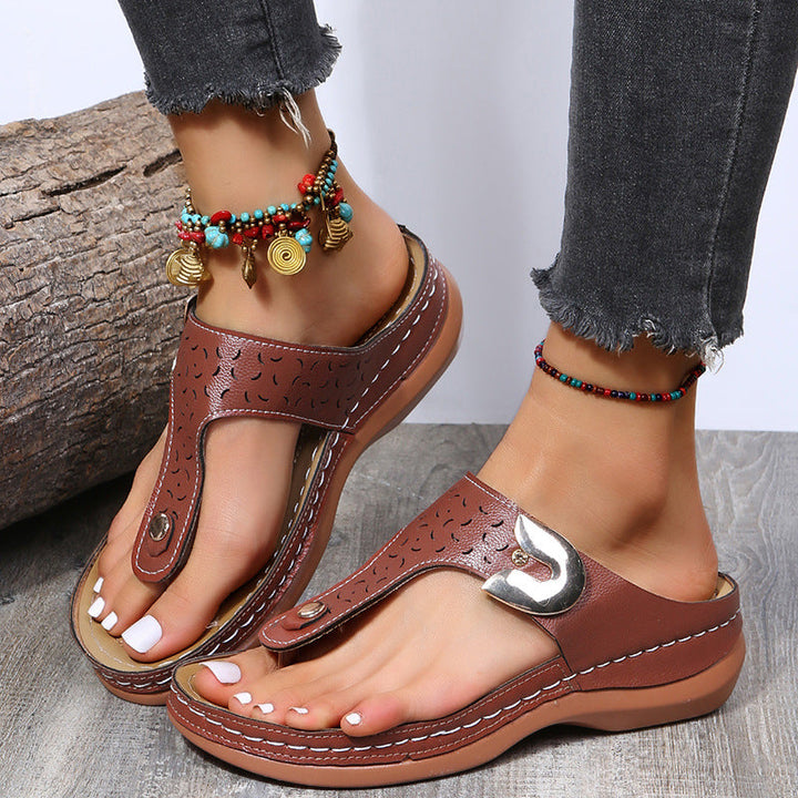 2022 Summer New Womens Metal Decor Feature Pattern Wedge Flip Flops