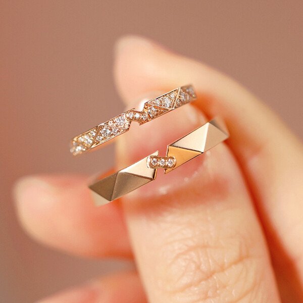 Minimalist Affectionate Couple Rings