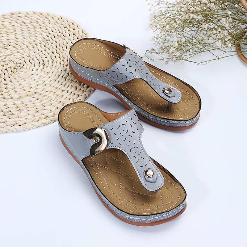 2022 Summer New Womens Metal Decor Feature Pattern Wedge Flip Flops