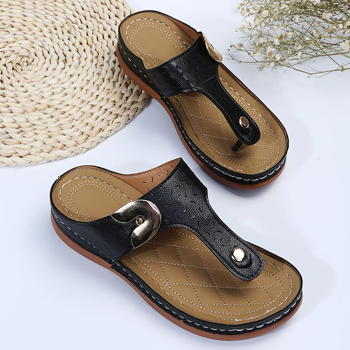 2022 Summer New Womens Metal Decor Feature Pattern Wedge Flip Flops