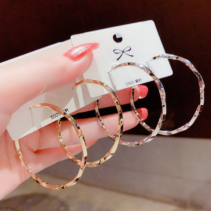 Twisted hoop earrings