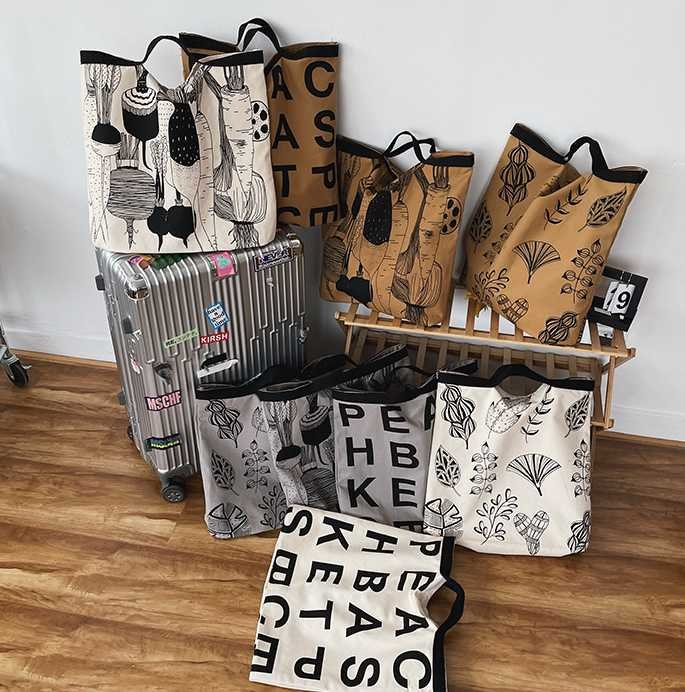 Fashionable Large Capacity Graffiti Canvas Bag