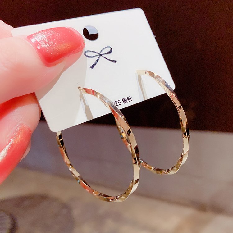 Twisted hoop earrings